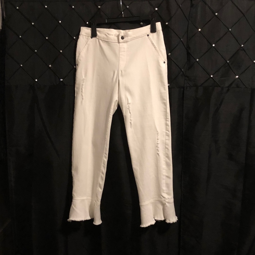HUE Classic White Stretch Jeans with distress look in front